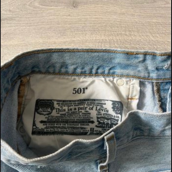 Levi’s 501 jean shorts - Picture 3 of 4